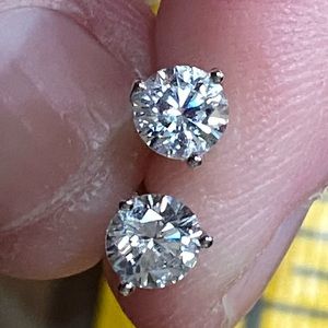 Diamonds 💎 man made earrings